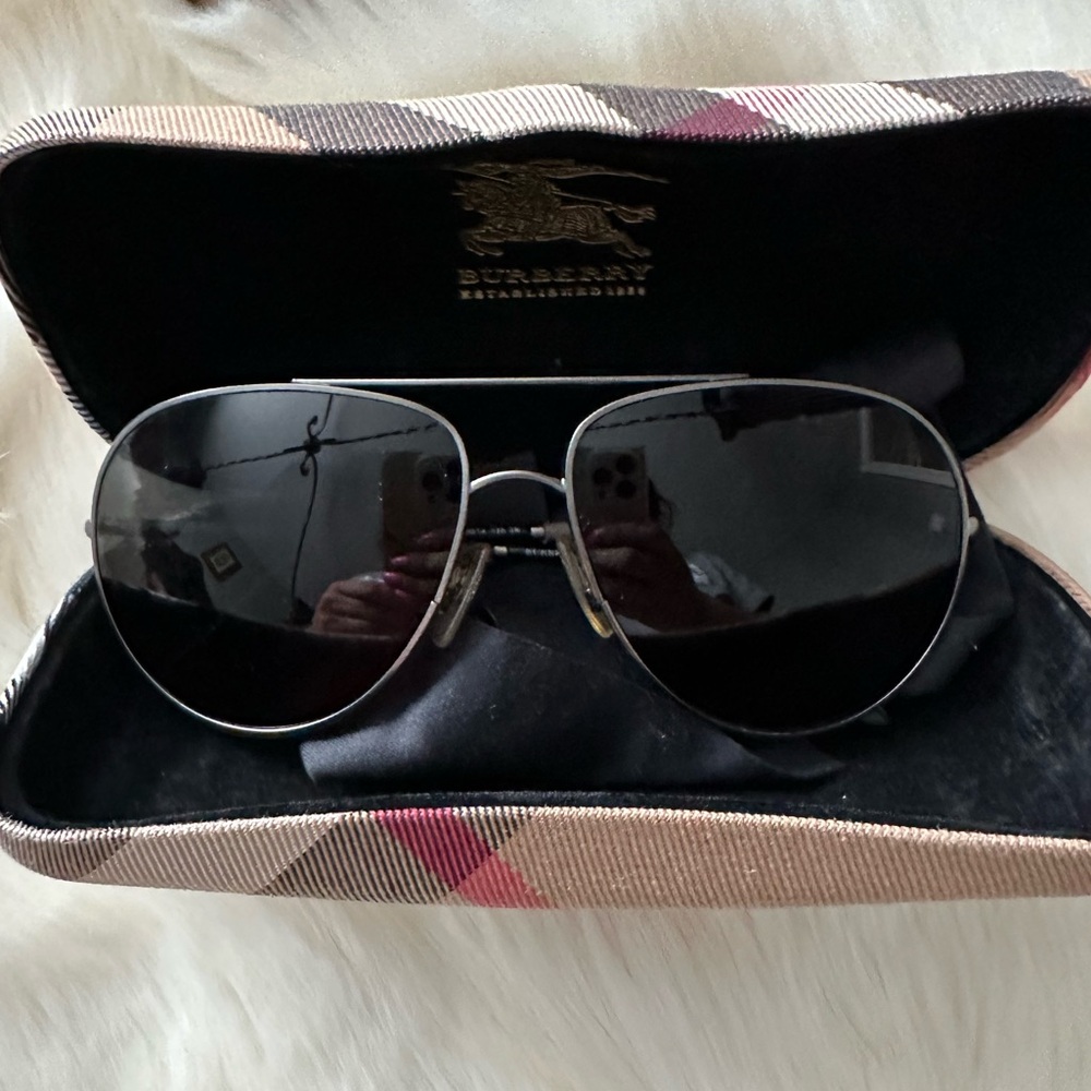 Authentic Burberry Sunglasses (by3230674)